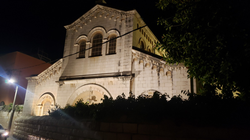 The restaurant was next to the White Mosque