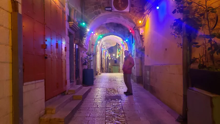 Some cool narrow alleys on walk to Alreda Restaurant.