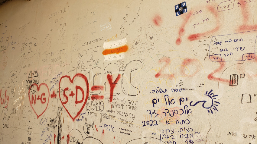 Nice Jesus Trail marker. (The orange stripe.)