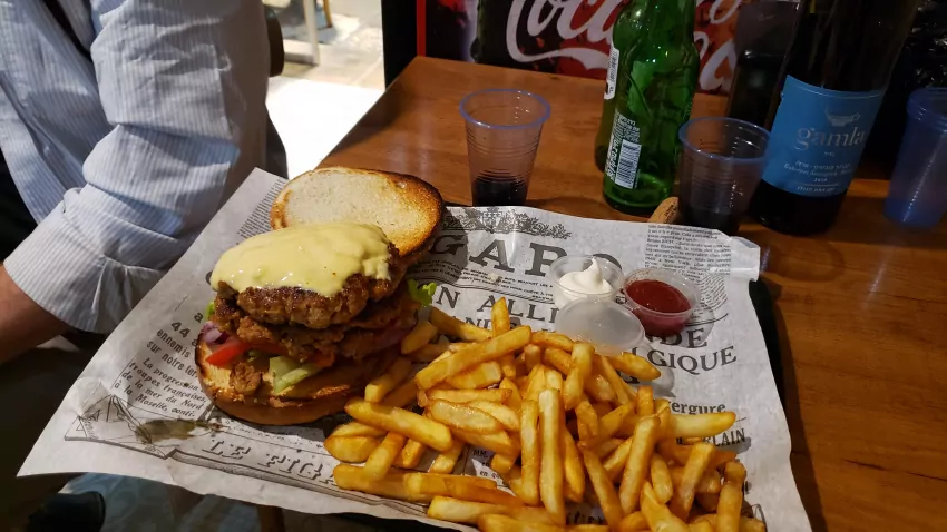 How can I find such a great cheeseburger in Old City Jerusalem?