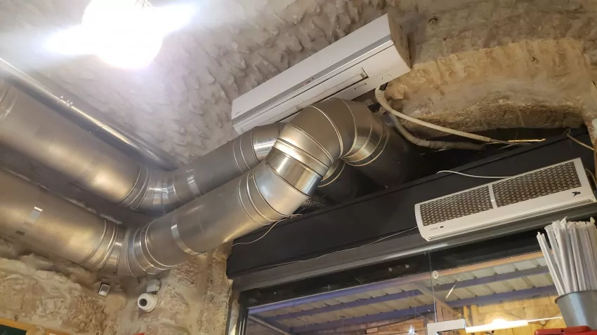 Old City. High tech ventilation. The Jews are smartt and hard working.