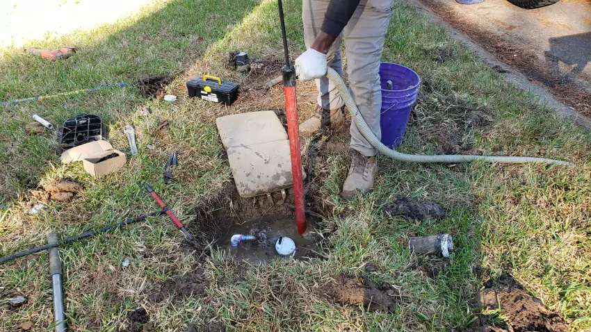 Leaking while working. Requires some hand pumping.