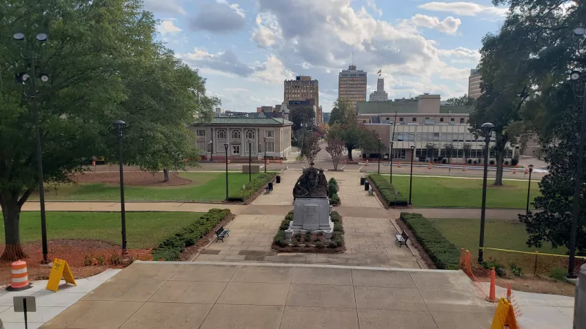Hitting the bell in one throw has never been achieved in 30 years. (Although this year I hit the frame in one throw.)
