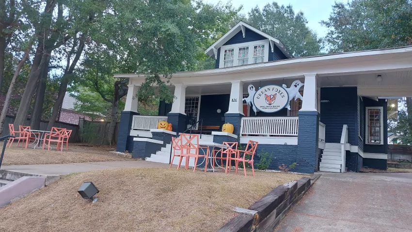 Cool downtown bakery. Who would believe it? 