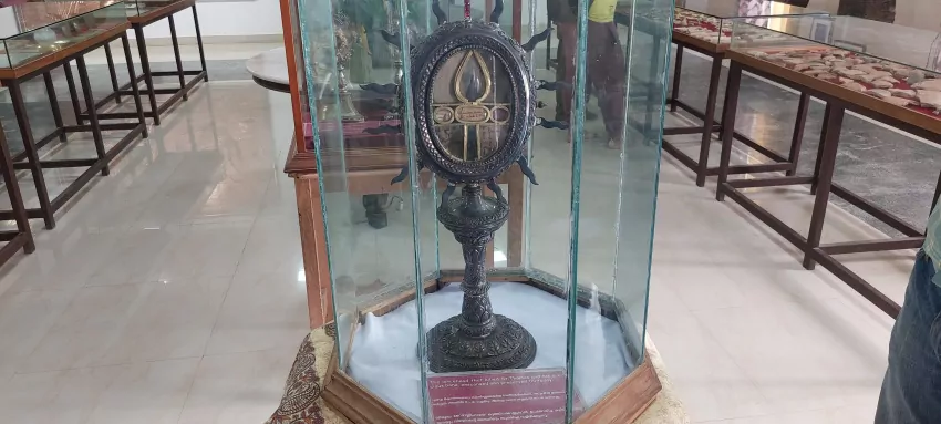 So special to see an actual rate relic from the time of Christ. This is the speartip the killed Saint Thomas. 