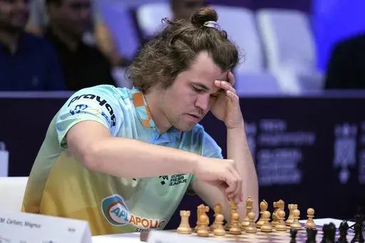 Norwegian Magnus Carlsen, left, of SG Alpine Warriors plays against Poland's Jan-Krzysztof Duda of Chingari Gulf Titans during Global Chess League in Dubai United Arab Emirates, on July 1, 2023. (AP Photo/Kamran Jebreili, File)
